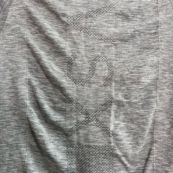 Victoria’s Secret sport grey short sleeve workout top size large - Picture 11 of 12